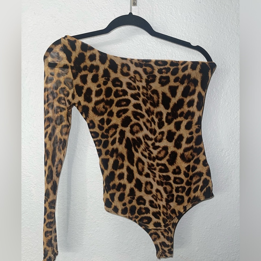 Windsor leopard one shoulder bodysuit size M